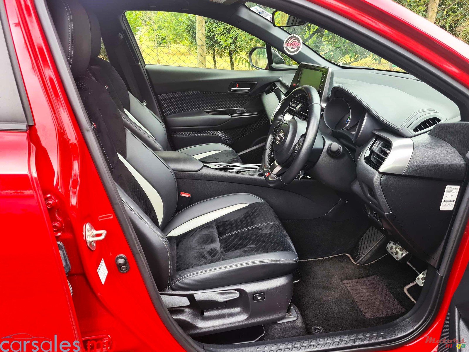 2019' Toyota C-HR GR Sport 1.8 Hybrid photo #5