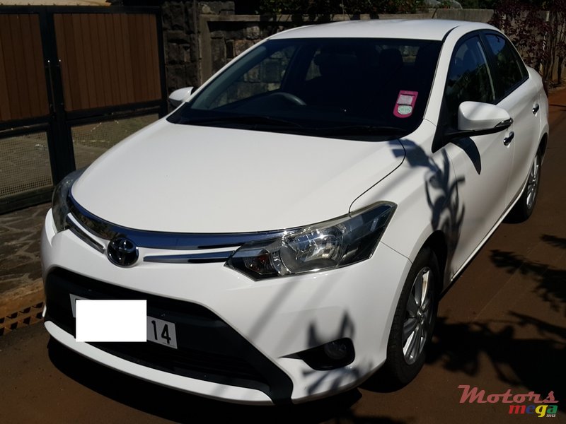 2014' Toyota Yaris photo #1