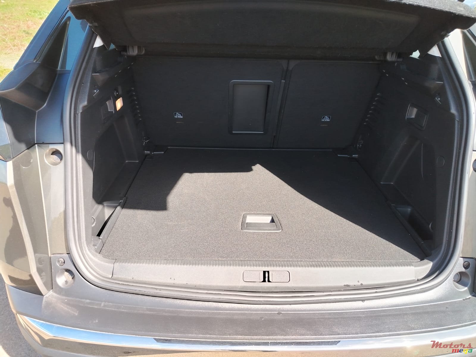 2020' Peugeot 3008 photo #7