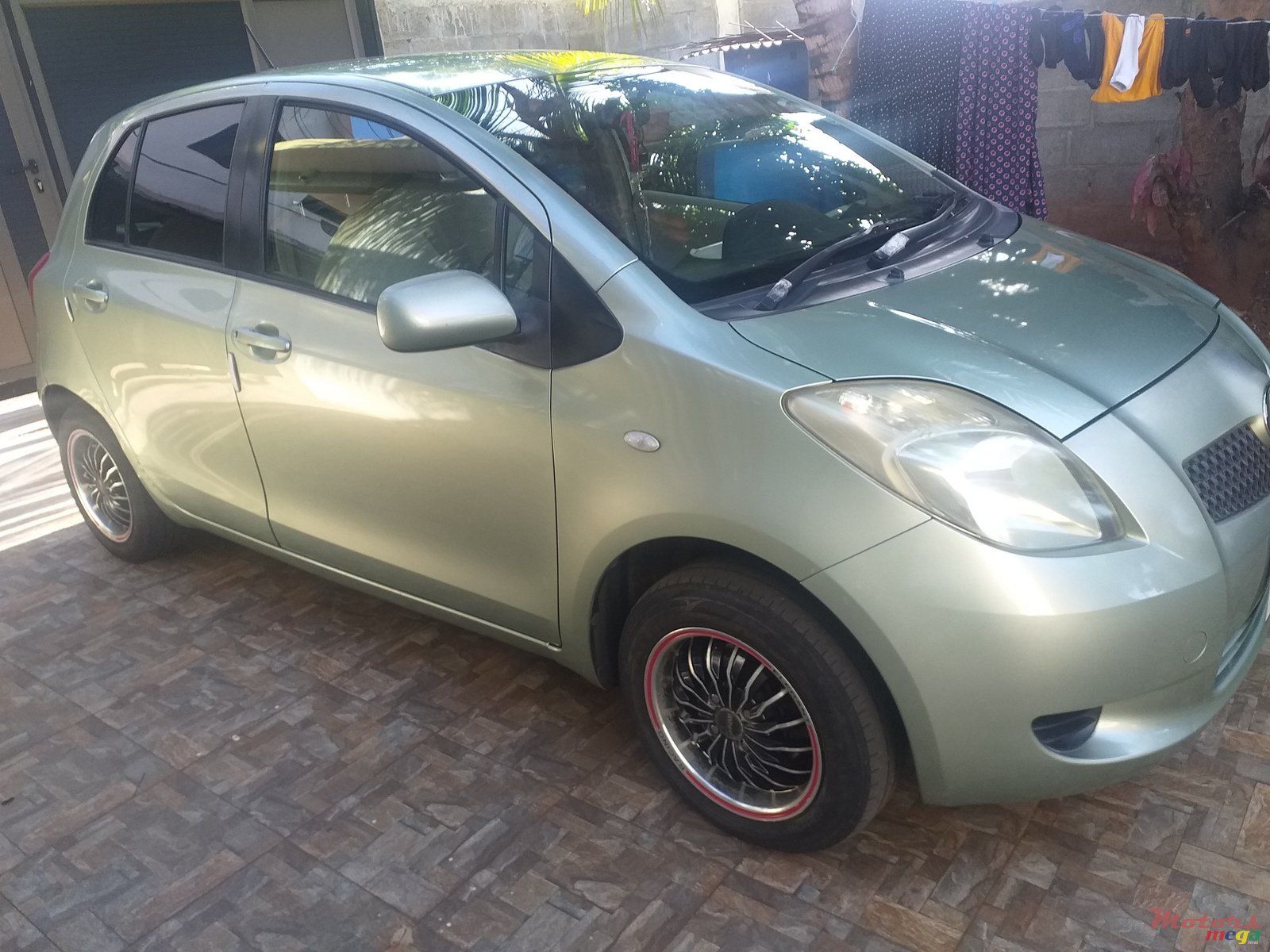 2006' Toyota Vitz photo #3