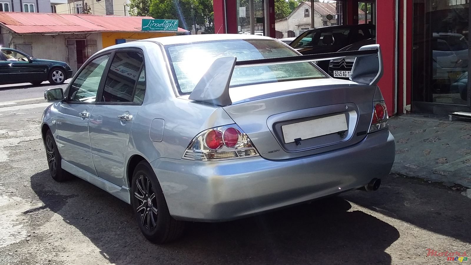 2004' Mitsubishi Lancer photo #4