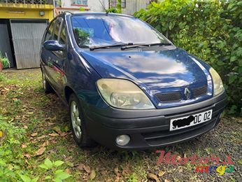 2002' Renault Scenic 1.4L ESSENCE photo #1