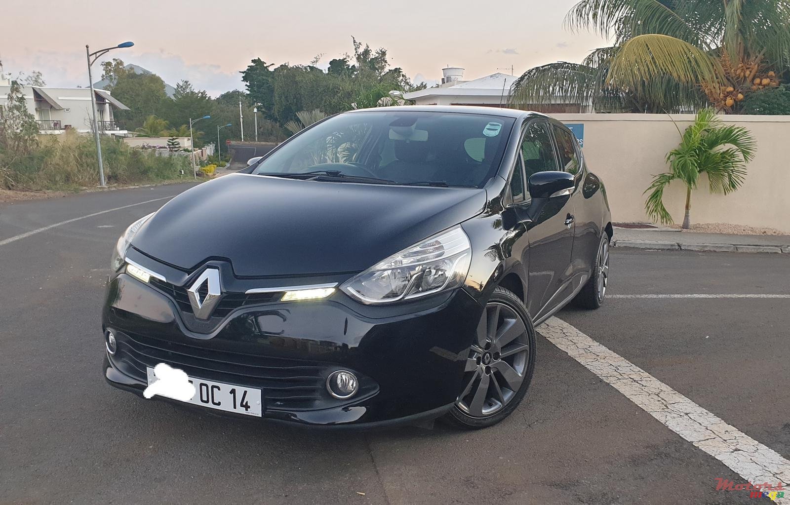 2014' Renault Clio photo #1