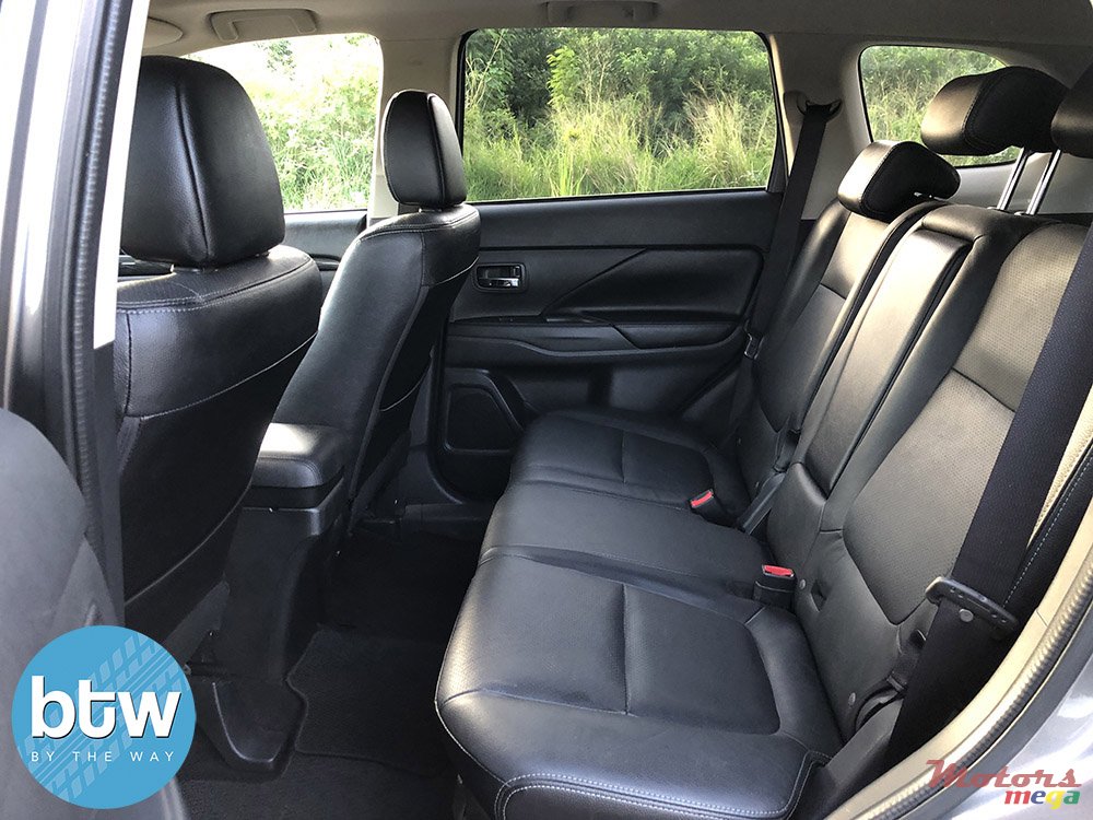 2017' Mitsubishi Outlander photo #4