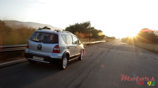 2011' Nissan Livina photo #4