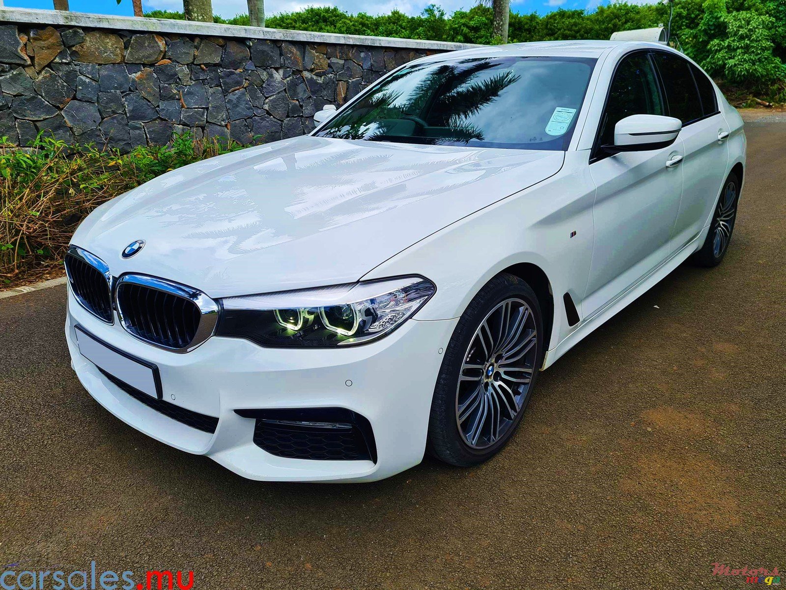 2017' BMW 530 i M Sport Package photo #1