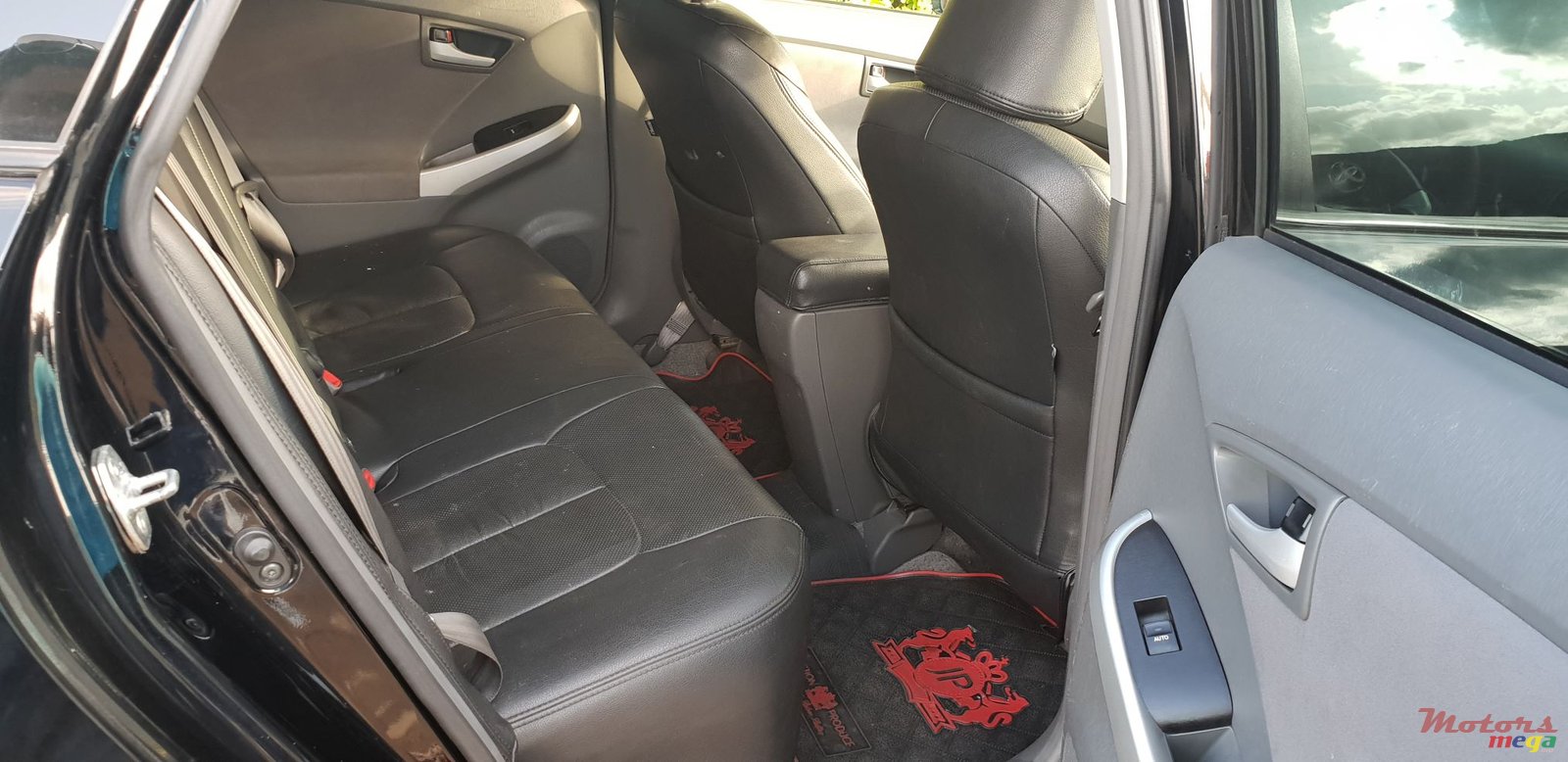 2010' Toyota Prius photo #4