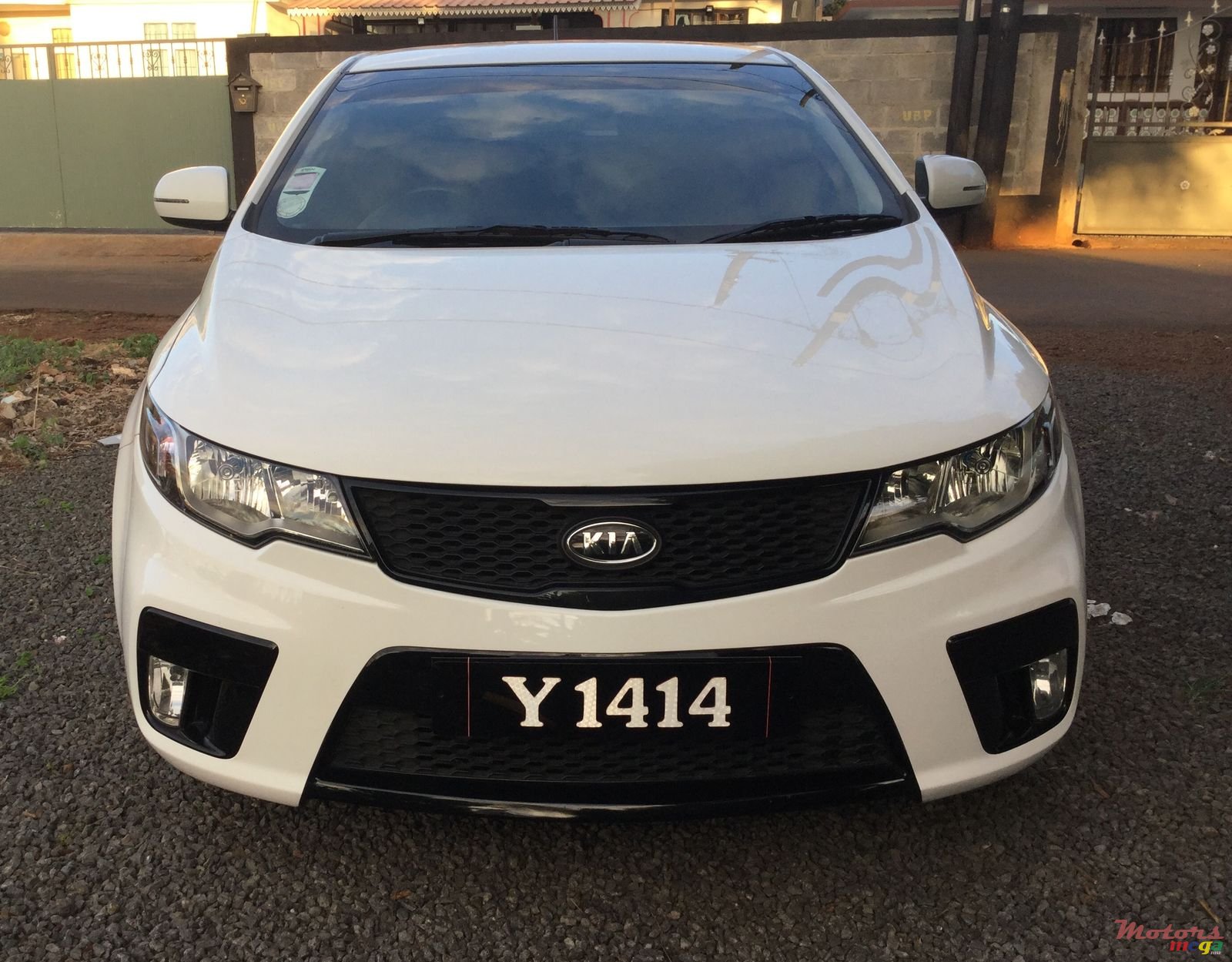 2011' Kia Cerato Koup photo #1