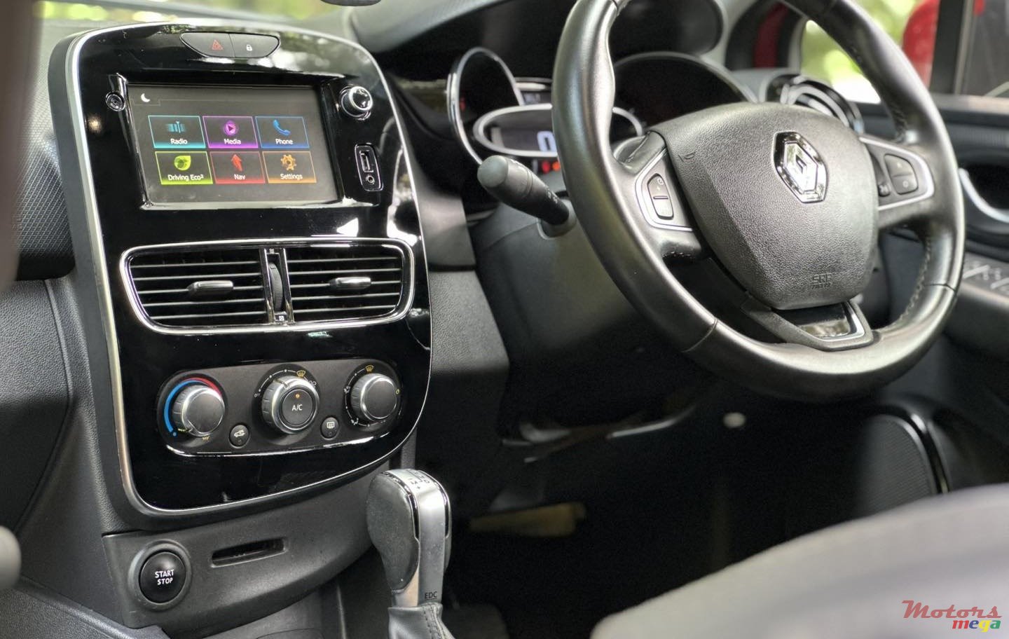 2019' Renault Clio photo #6