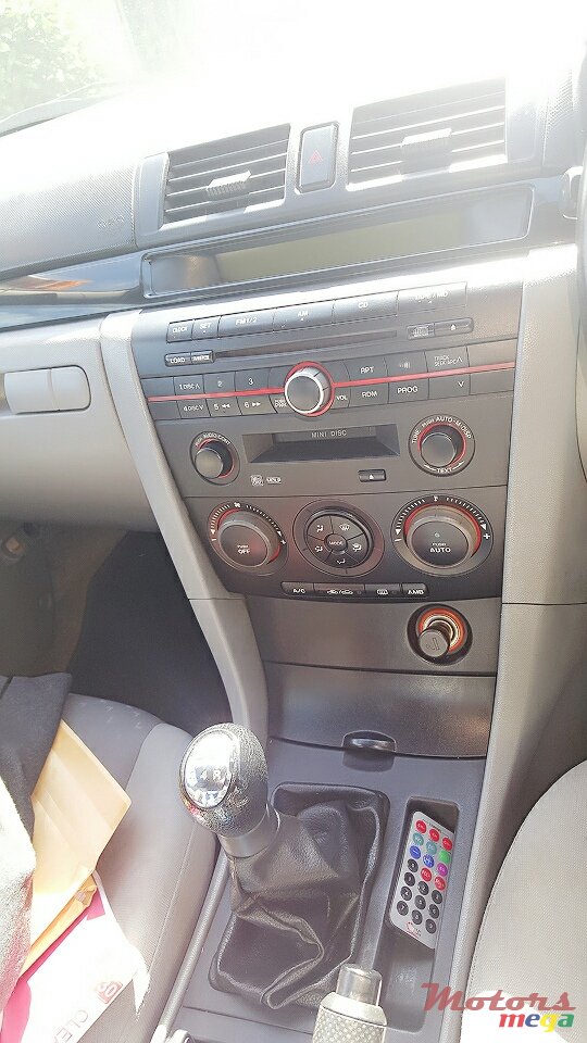 2004' Mazda Axela photo #5