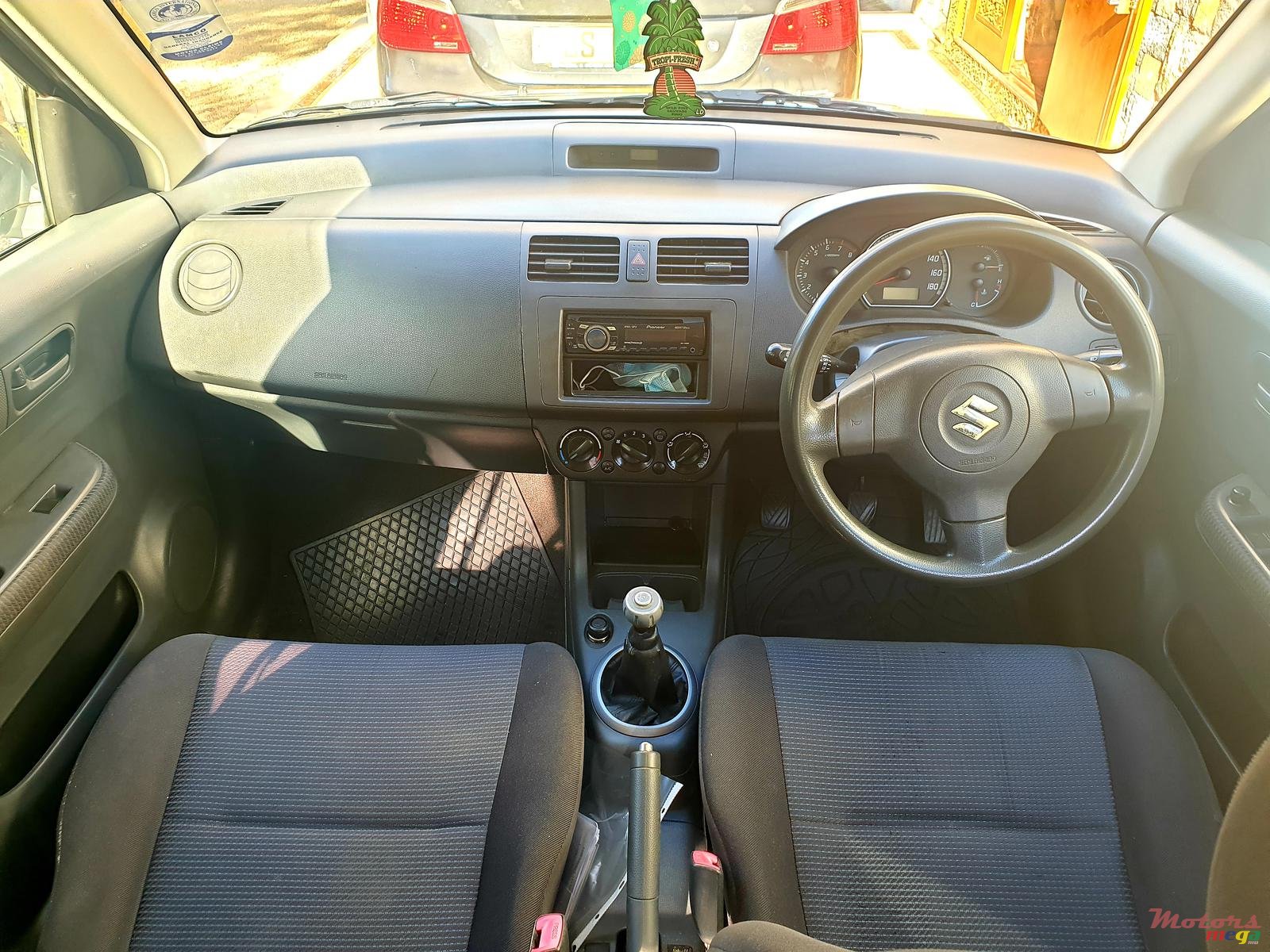 2009' Suzuki Swift photo #6