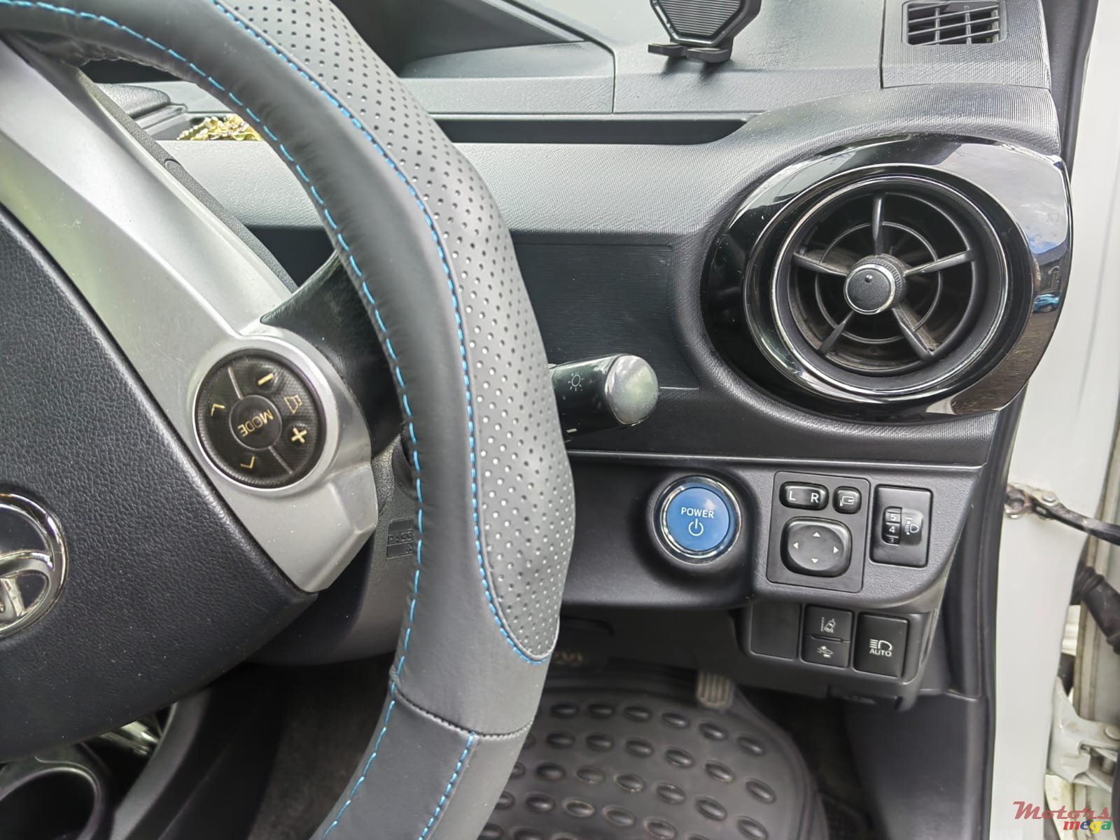 2016' Toyota Aqua photo #6