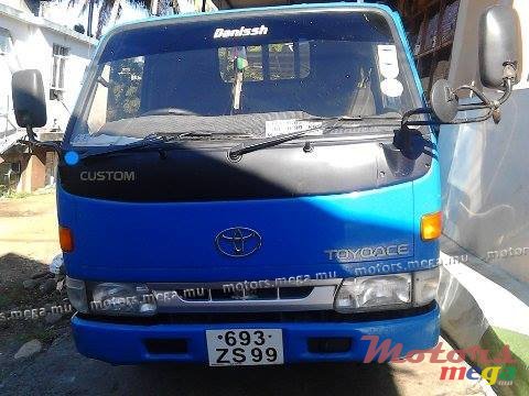 1999' Toyota photo #1