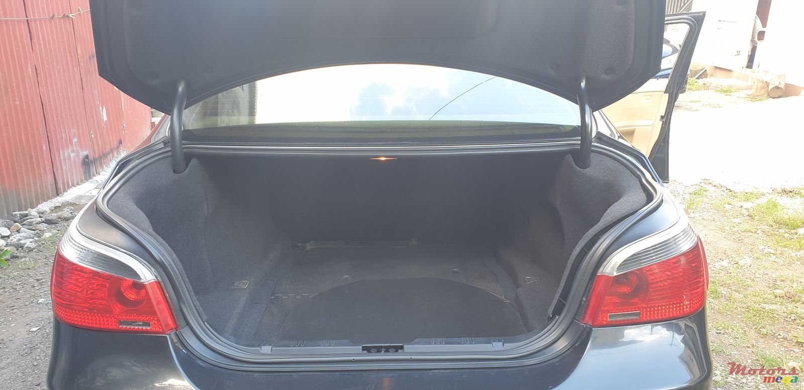 2004' BMW 525 Automatic photo #6