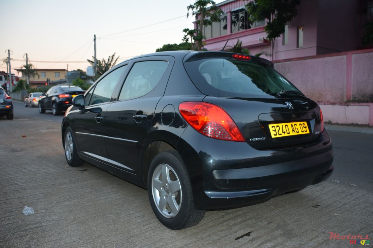 2009' Peugeot 207 photo #2
