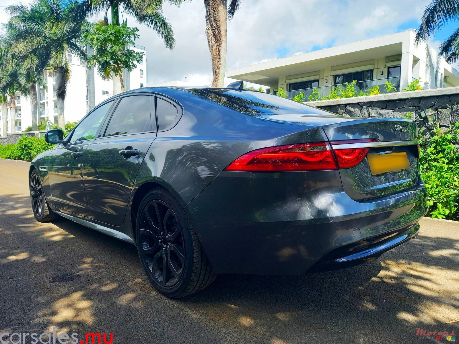 2018' Jaguar XF 20d R-Sport 2.0 photo #3