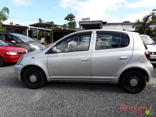 2000' Toyota Vitz photo #3