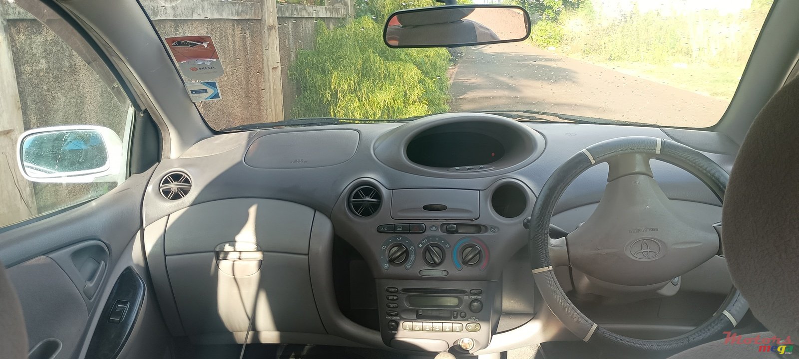 2002' Toyota Platz photo #2