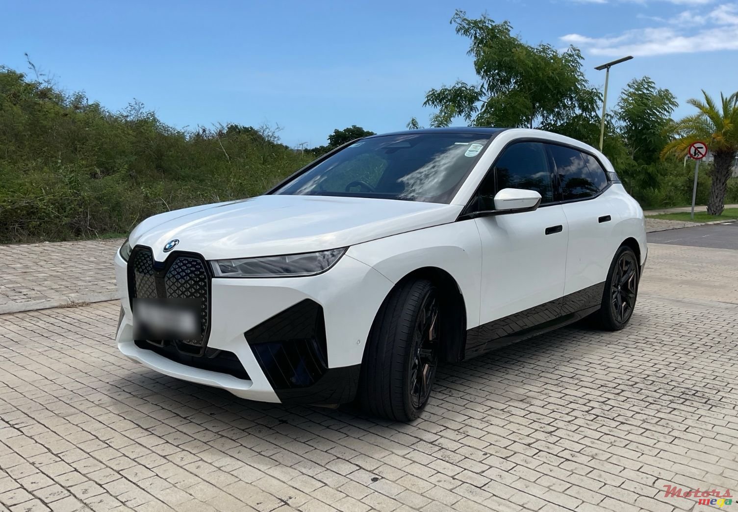2021' BMW iX Sport Interior Design Suite photo #3