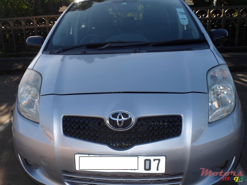 2007' Toyota Yaris photo #1