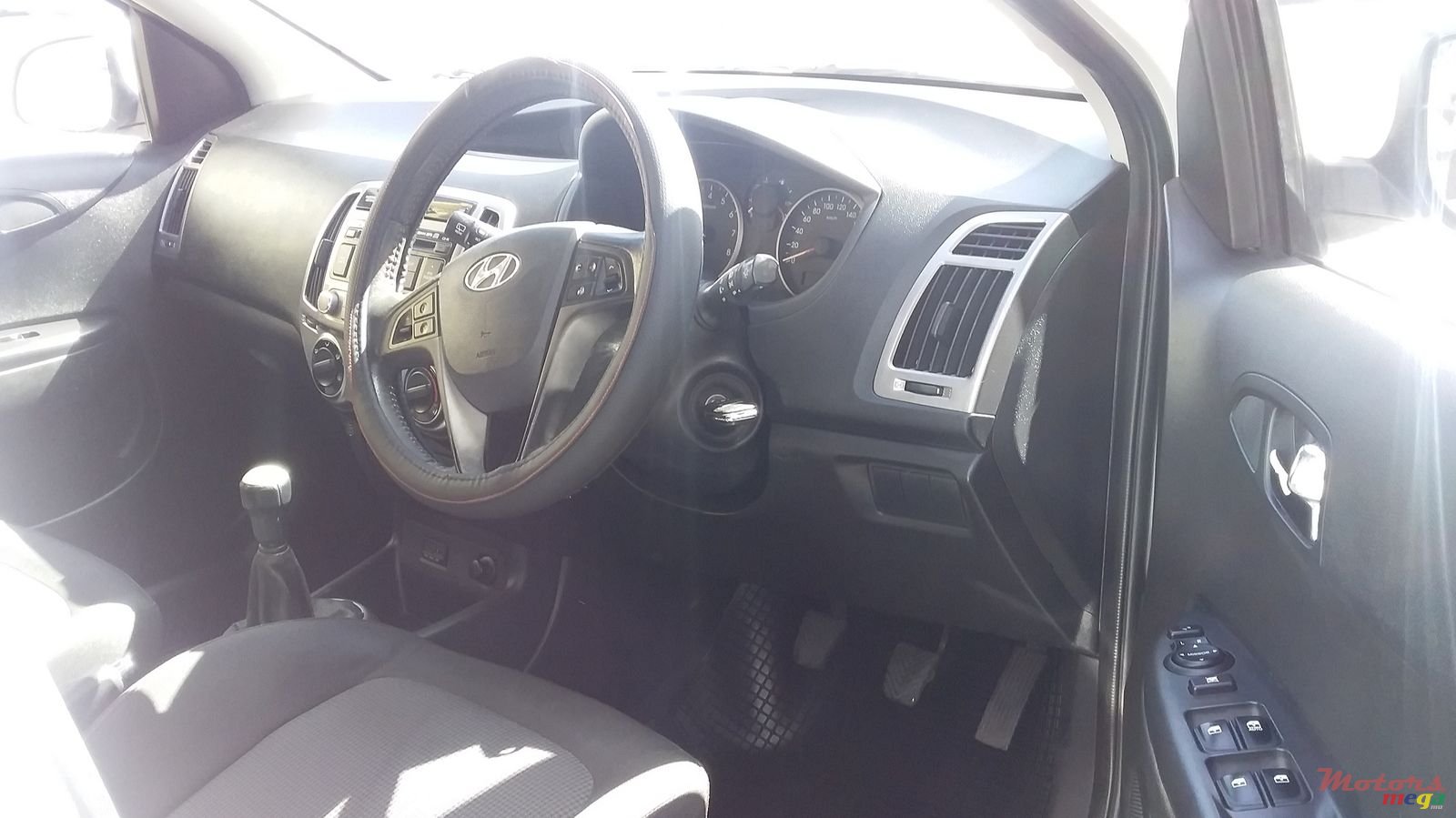 2012' Hyundai i20 photo #3