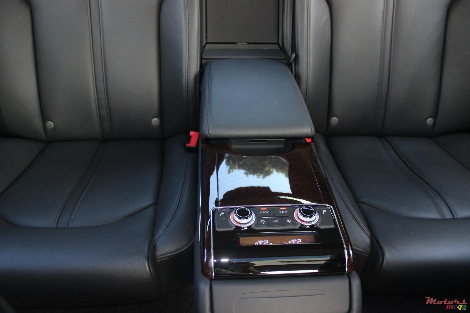 2015' Audi A8 photo #6