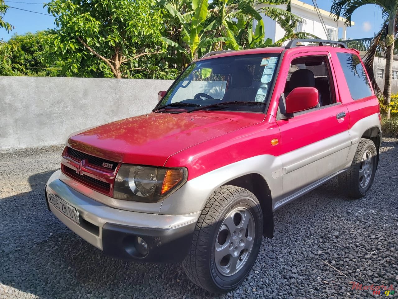 2001' Mitsubishi Pajero photo #5