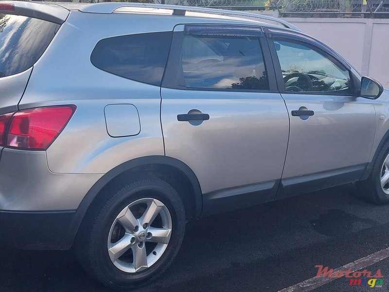 2010' Nissan Qashqai+2 photo #2
