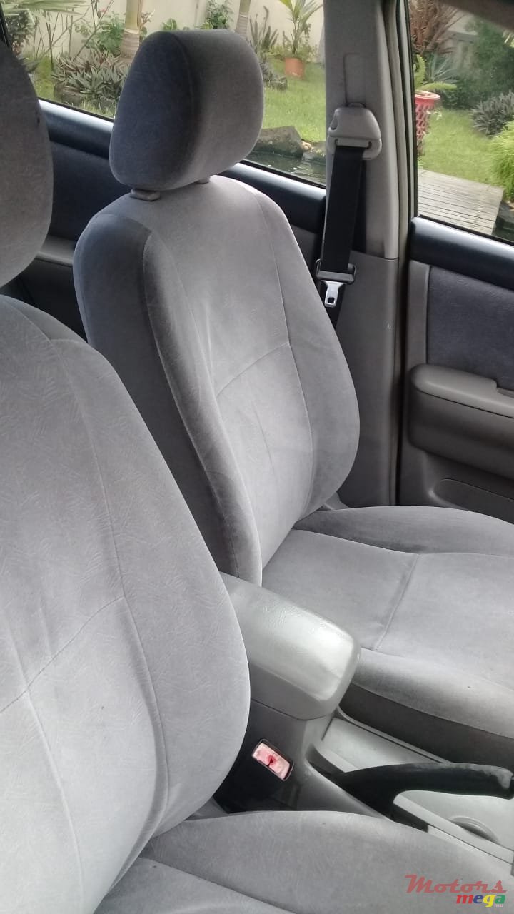 2001' Toyota photo #4