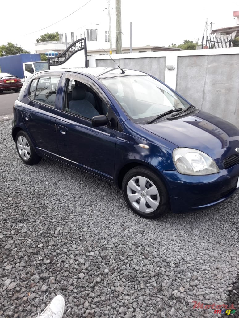 2001' Toyota Vitz photo #1