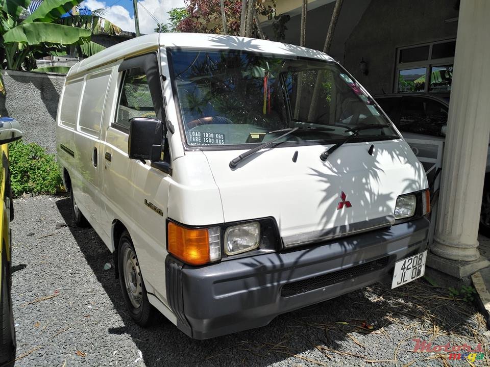 2008' Mitsubishi L300 photo #2