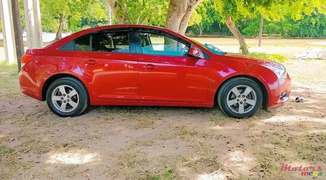 2011' Chevrolet Cruze photo #4