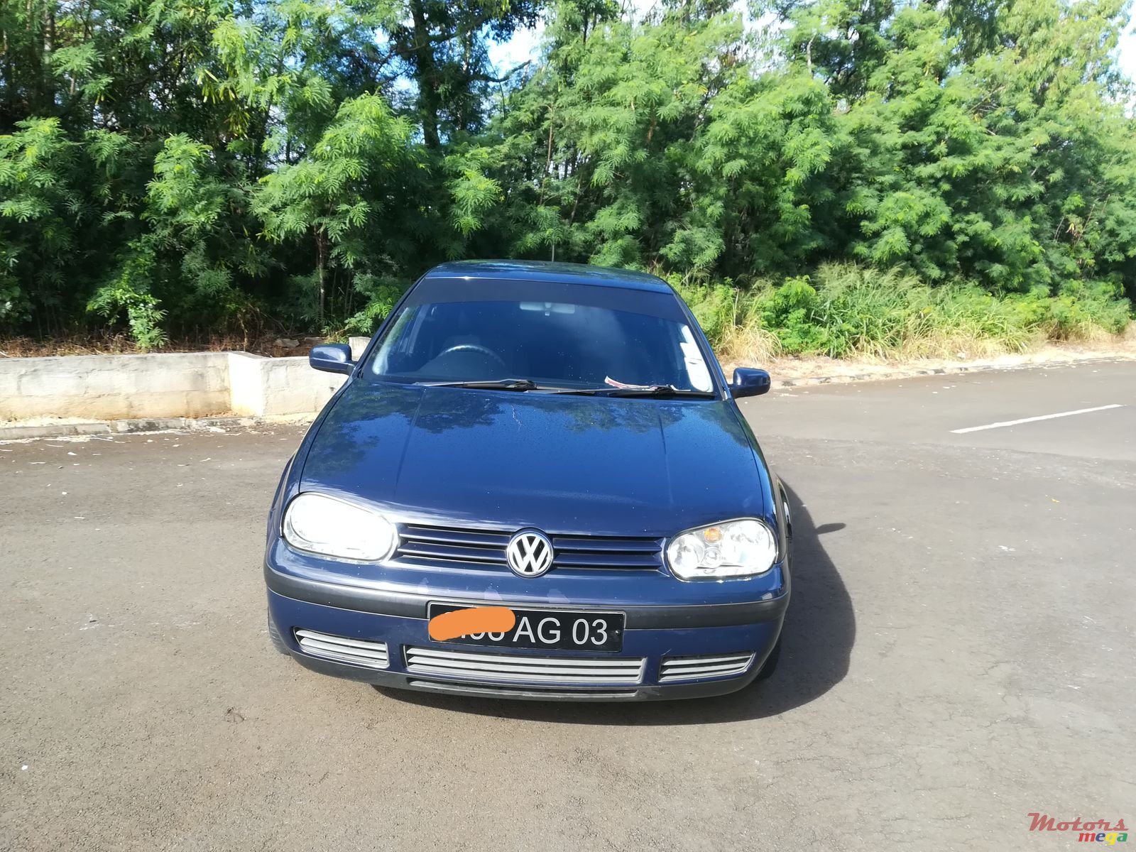 2003' Volkswagen Golf photo #2