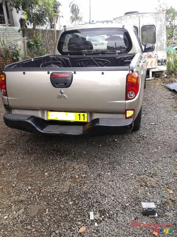 2011' Mitsubishi L 200 sportero 2x4 photo #2