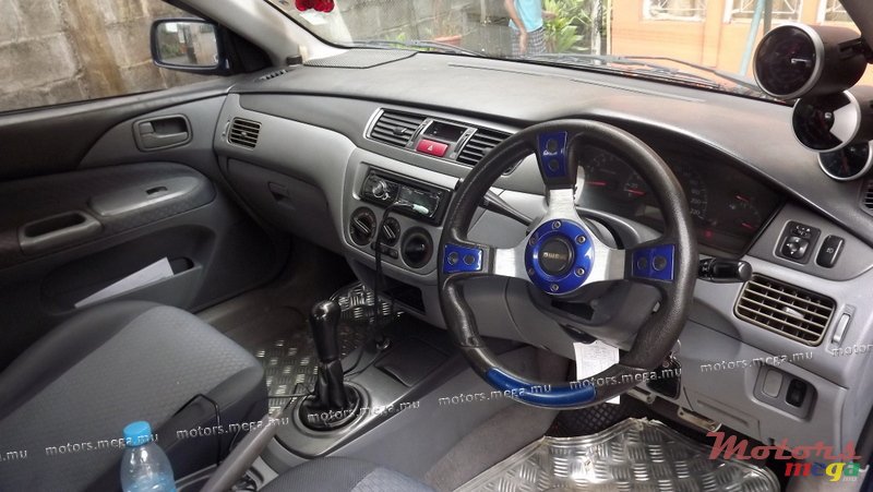 2003' Mitsubishi photo #2