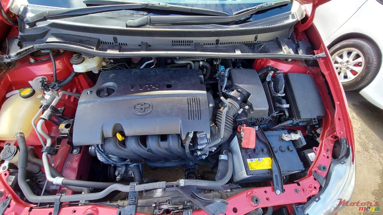 2014' Toyota Auris photo #5