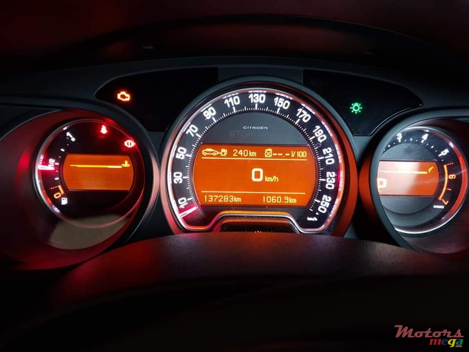 2011' Citroen C5 Automatic photo #5