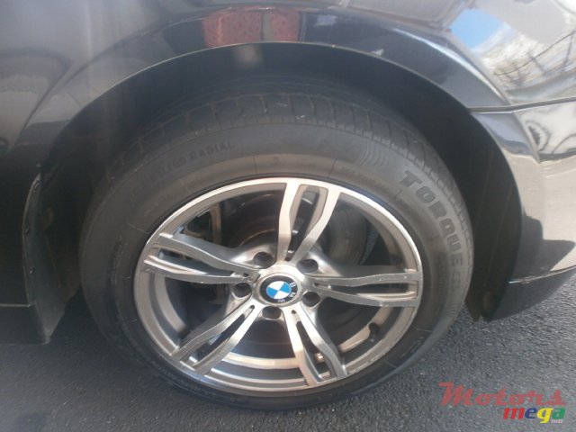 2004' BMW 5 Series 523i photo #4