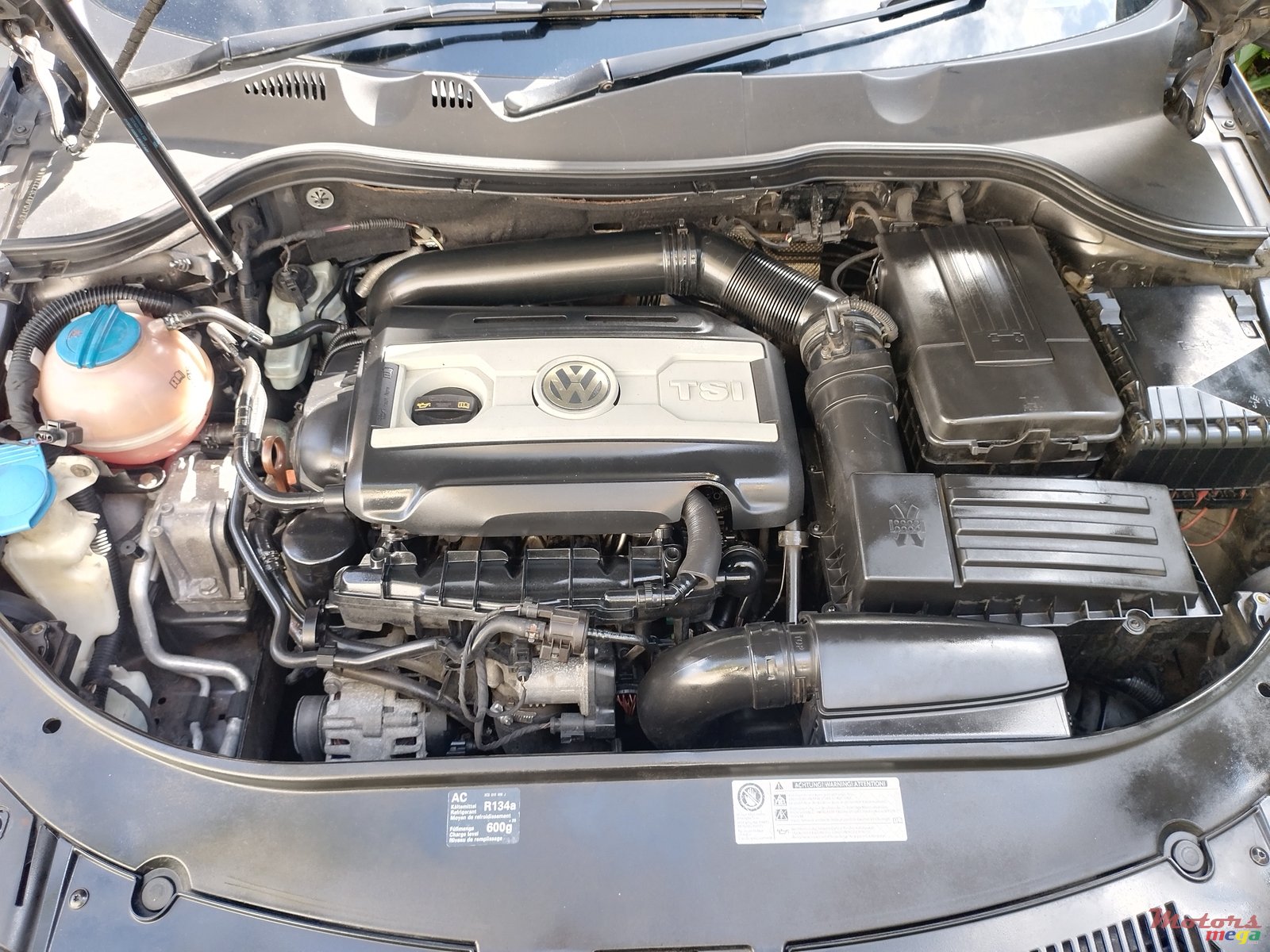 2012' Volkswagen Passat photo #2