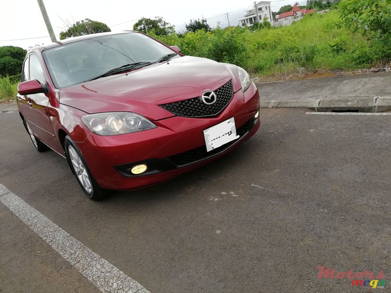 2009' Mazda 3 Hatchback photo #1