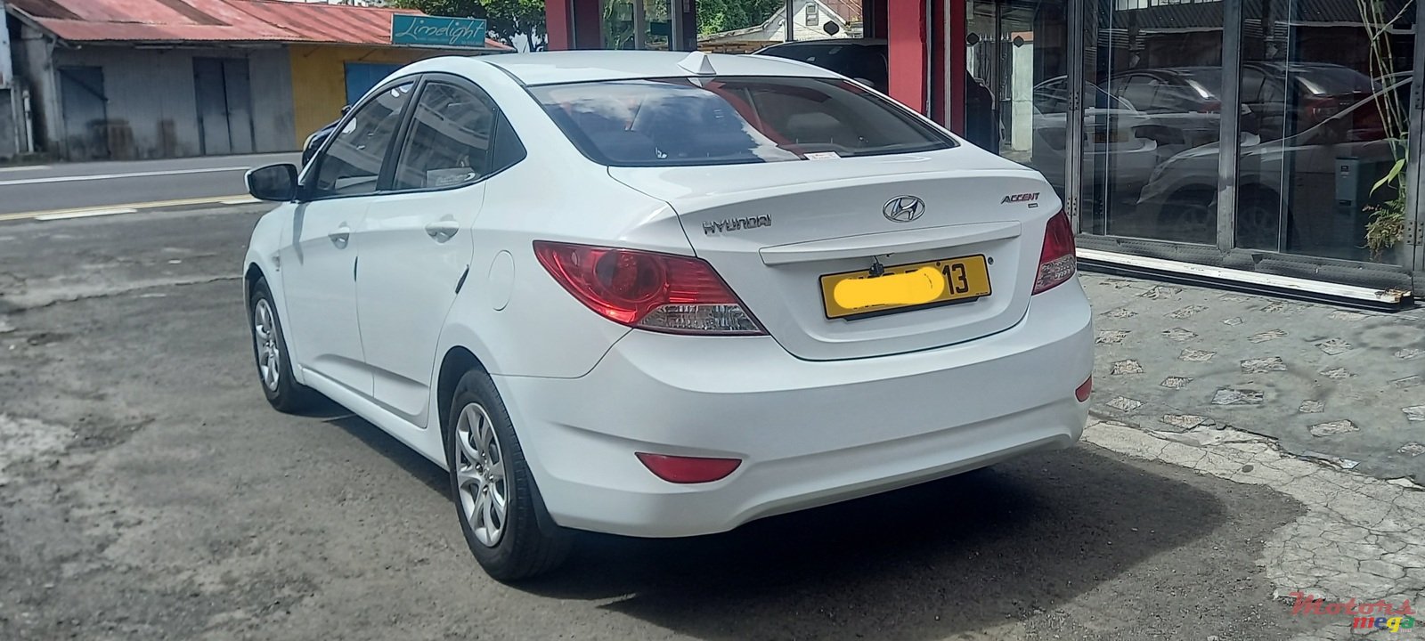 2013' Hyundai Accent photo #3