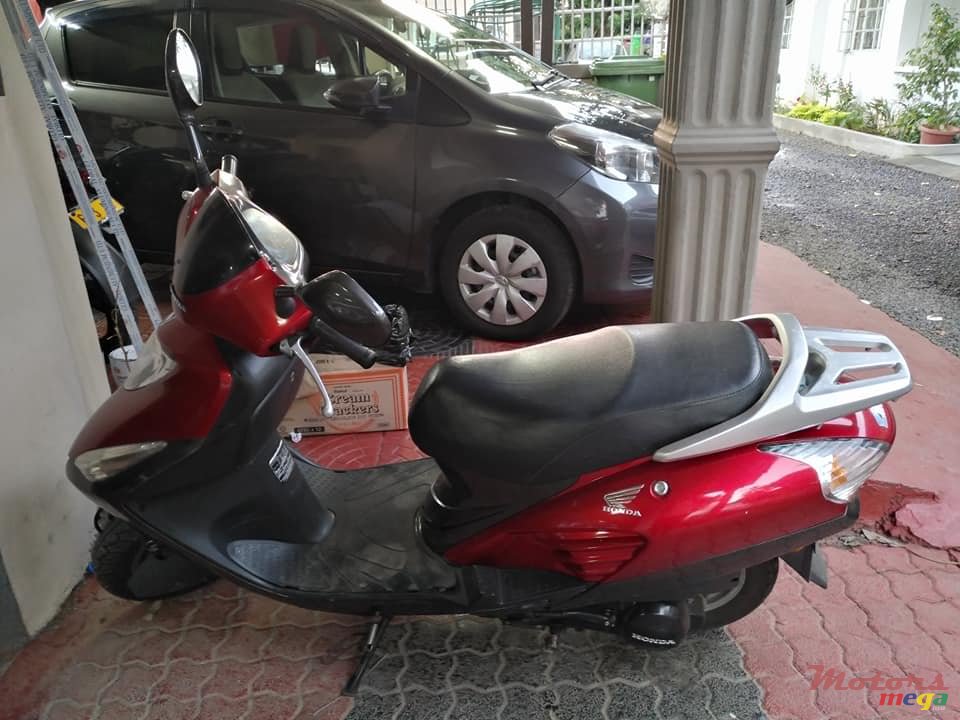 2012' Honda photo #2