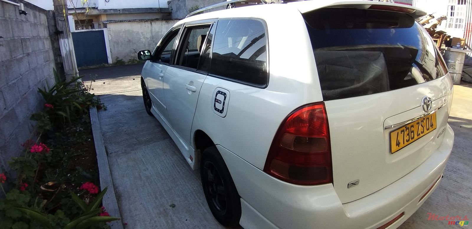 2004' Toyota Fielder photo #1