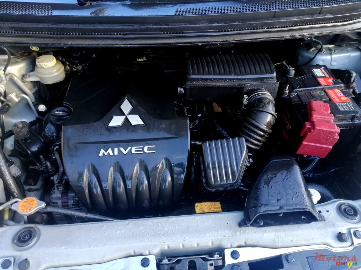 2003' Mitsubishi Colt photo #4