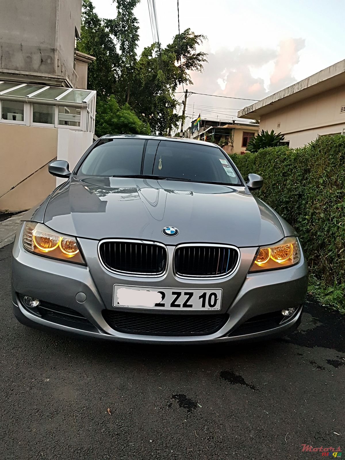 2010' BMW 318 photo #2