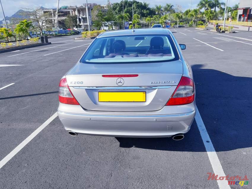 2008' Mercedes-Benz 200E photo #2