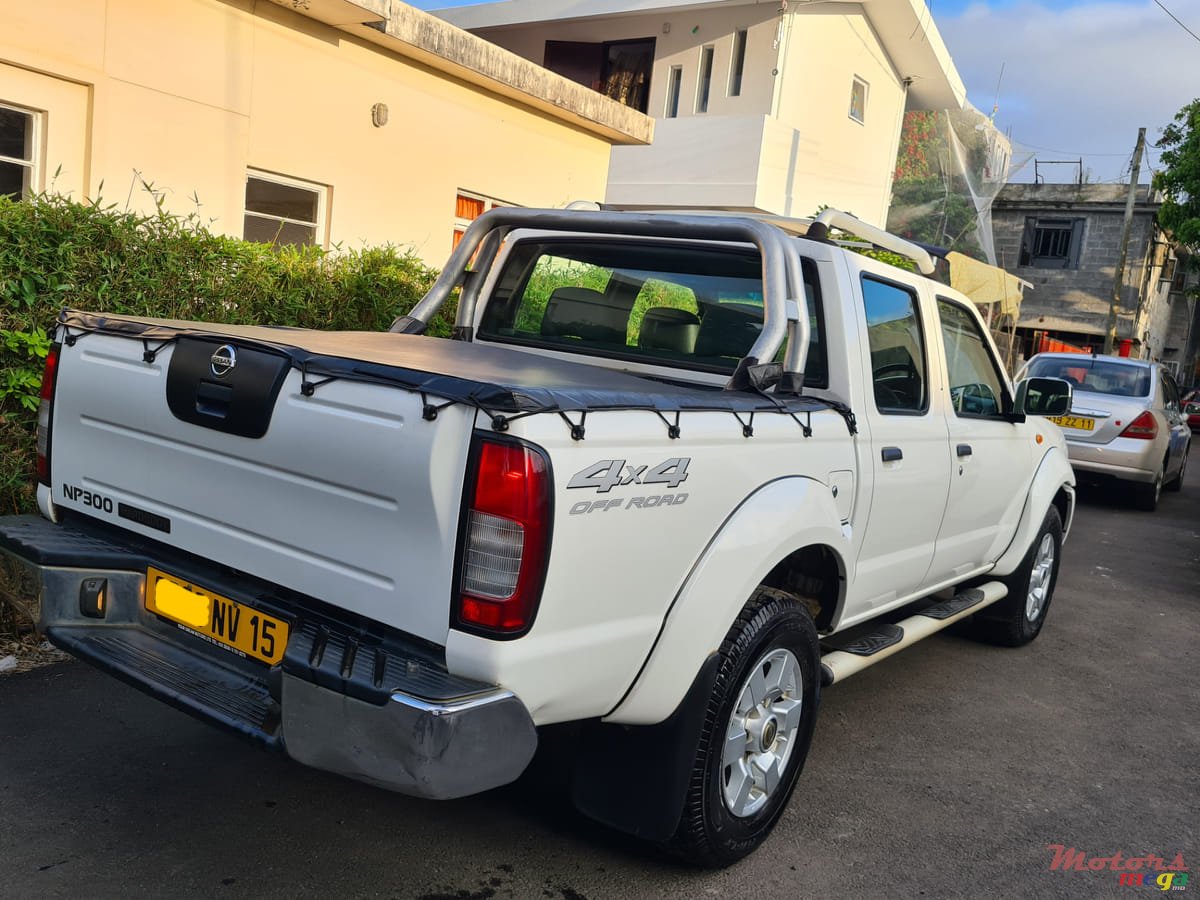 2015' Nissan Hardbody photo #3