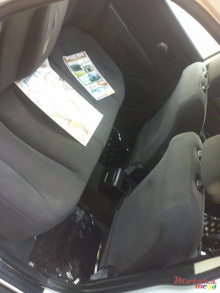 2010' Nissan Tiida dorigine photo #4