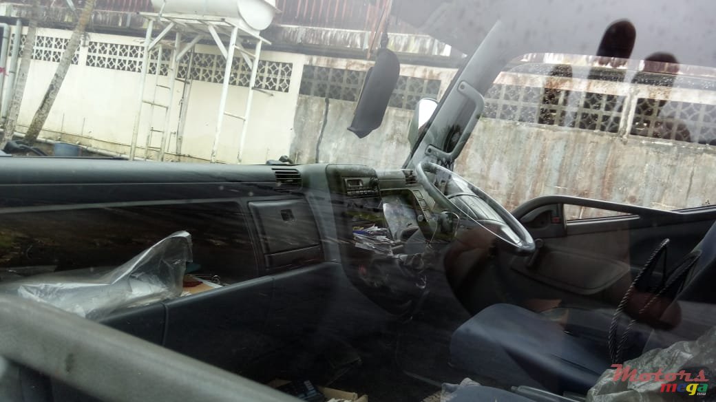 2012' Mitsubishi photo #4