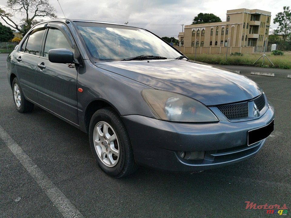2005' Mitsubishi Lancer GLX photo #2